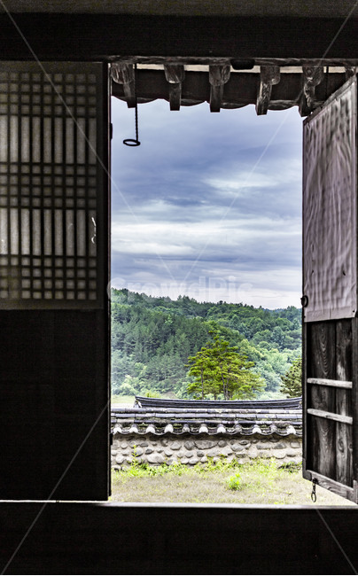 군자마을,기와담장,전통담장,기와,한옥,전통마루,고택,문화유산,전통건축,관광명소,한옥마을,전통가옥,창호