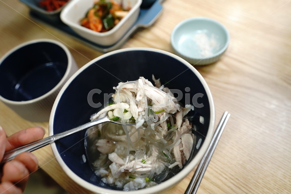집밥,먹방,닭계장,닭고기,국물,국물요리,식사,음식,한식,닭,밥그릇,그릇,먹거리,푸드,국,음식,식재료,요리,food,cook,meal,dishes,food reserves,한식,한국음식,한국요리,korean food,korean dishes,korean meal,korean cook