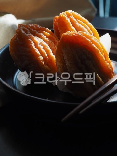 dried fruit,Persimmon,fruit,driedfruit,feeling,food,meal,driedpersimmon,wellbeingfood,dessert,background,wellbeing,Korean food,persimmon,Wellbeing food,diet food,koreanfood