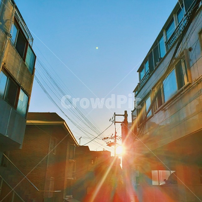 햇빛,하늘,달,풍경,화창한,light,건축물,건물외관,exterior,building,structure,architecture,construction