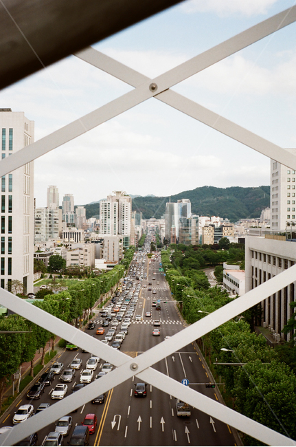 도로,대로,차로,다리위,퇴근길,도로교통,도시,풍경,city,landscape,교통,교통수단,traffic,transportation,road,banister,난간,handrail