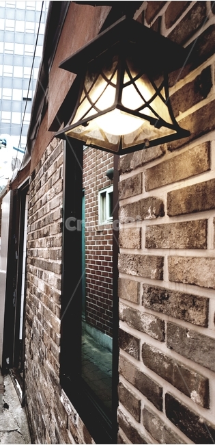 골목길,건물,가로등,벽등,인테리어