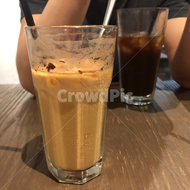 밀크티,아이스아메리카노,카페데이트,온더테이블,소개팅