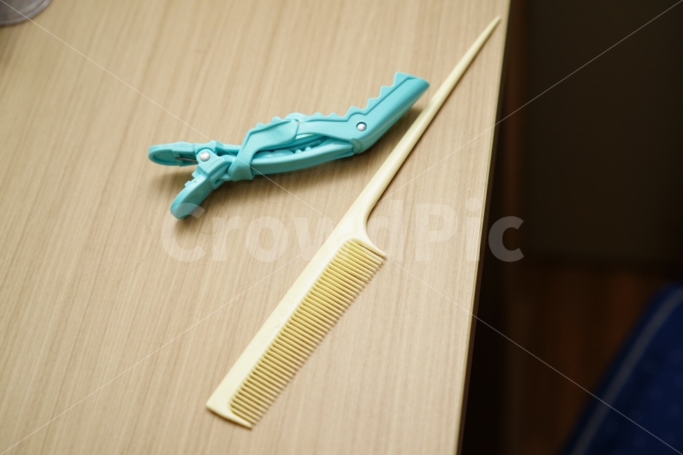 빗,꼬리빗,도구,미용재료,미용실,미용,헤어도구,헤어,핀셋,악어핀셋,플라스틱,일상,사물,물건,오브젝트,thing,object,matter