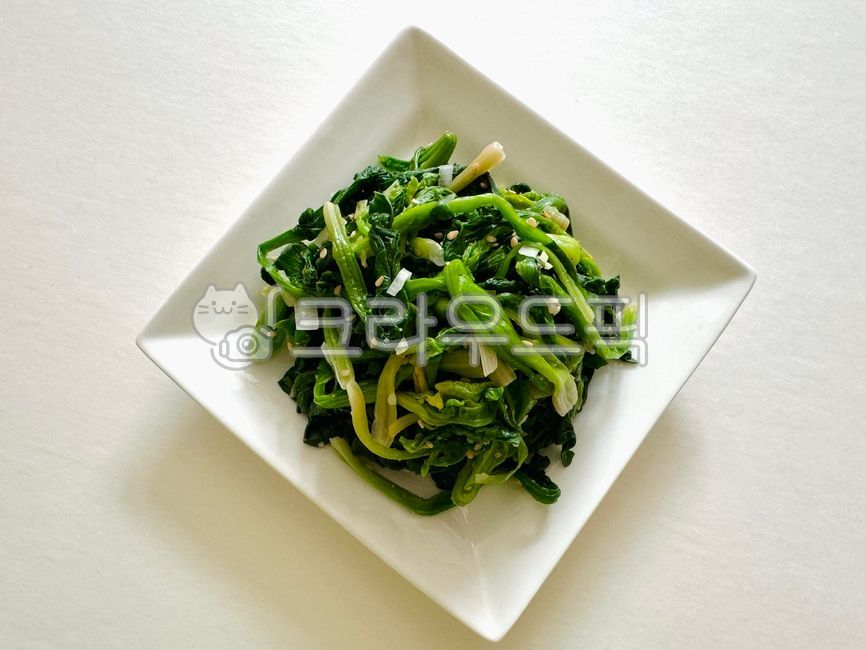 시금치,나물,나물반찬,시금치나물,한국요리,초록,음식,식재료,반찬,한국음식,사각접시,야채,채소,채소반찬,야채반찬,spinach,food,sidedish,vegetable,green,spinachdish,koreanfood,koreandish,squareplate