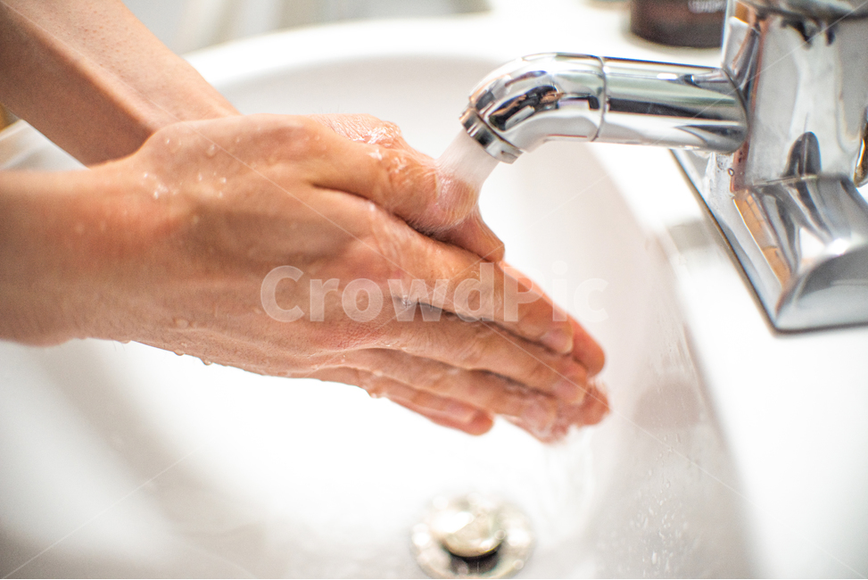 손,씻기,손씻기,위생,감기예방,독감예방,예방,코로나,제스처,거품,비누,청결,세수,세면대,수도꼭지,세척,건강,관리,보건,개인,수돗물,물비누,질병,보호,생활,의료,바이러스,hand,handwash,hygiene,coldprevention,corona,cleanliness,soap,cleanse,wash,healthcare,individuals,tapwater,waterleakage,disease,protection,life,medicalcare,virus,사람,인물,인간,human,person,신체일부,몸,body