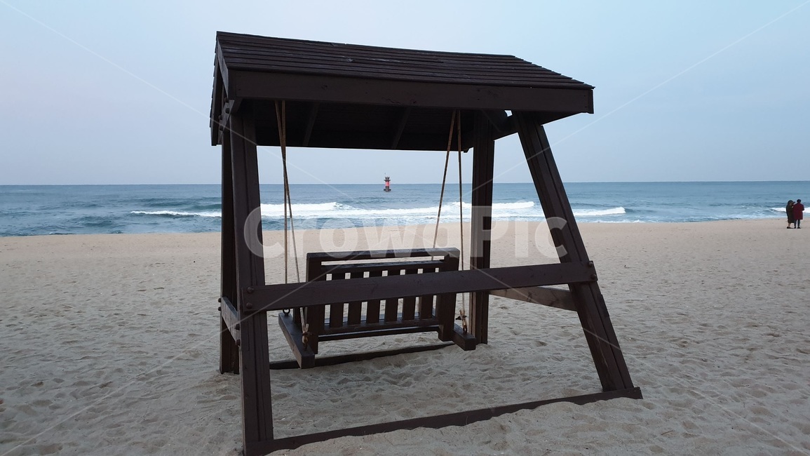 경포해변,gyeingpobeach,경포대,경포대앞,해변,의자,흔들의자
