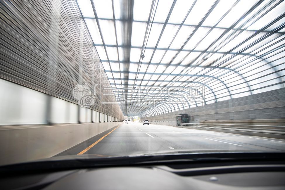 Transparency,iron frame,drivers seat,median strip,sound,industry,life,building,speed,soundproof wall,car,safety,station,prohibition,block,lane,sense of speed,traffic,roof,framing,downtown,deafening,horn,Pillar,rebar,road name,solid line,own car