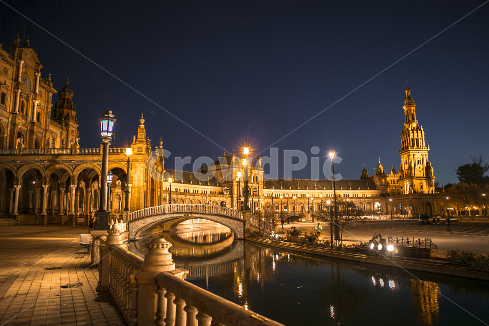스페인,세비야,스페인광장,유럽,건축,야경,밤,풍경,nightscape,night,landscape,랜드마크,landmark,tourist attraction,해외,외국,세계,foreign,oversea,world,세계랜드마크,해외랜드마크,외국랜드마크,world landmark,world tourist attraction,building,건물,architecture,건축물,spire,첨탑,steeple,뾰족한 탑,tower,탑