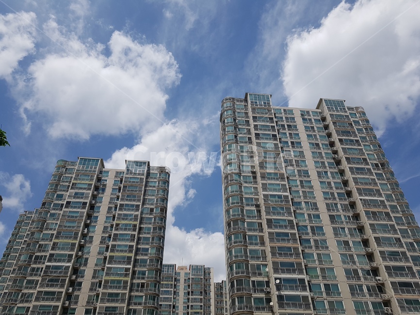 아파트,하늘,파란색,구름,고층건물