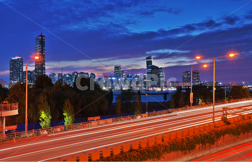강변대로,여의도,아경,조명,불빛,가로등,야경,밤,풍경,nightscape,night,landscape,도시,city,한국도시풍경,한국도시경관,korea cityscape