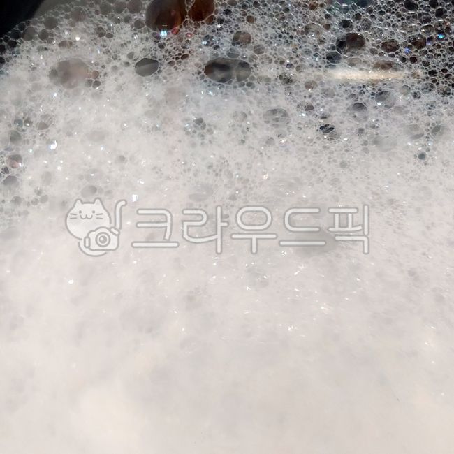 거품,세탁,세탁기,드럼세탁기,버블,bubble,foam,세제,흰거품,하얀거품,청소,세탁세제,비누칠,washingmachine,뽀글,뽀글뽀글,버블버블,뭉글뭉글,뭉게뭉게,부드러운,부드러움,깨끗한,깨끗,깨끗함,클린,깔끔,깔끔한,clean,반사,비치는,유리,세탁기창