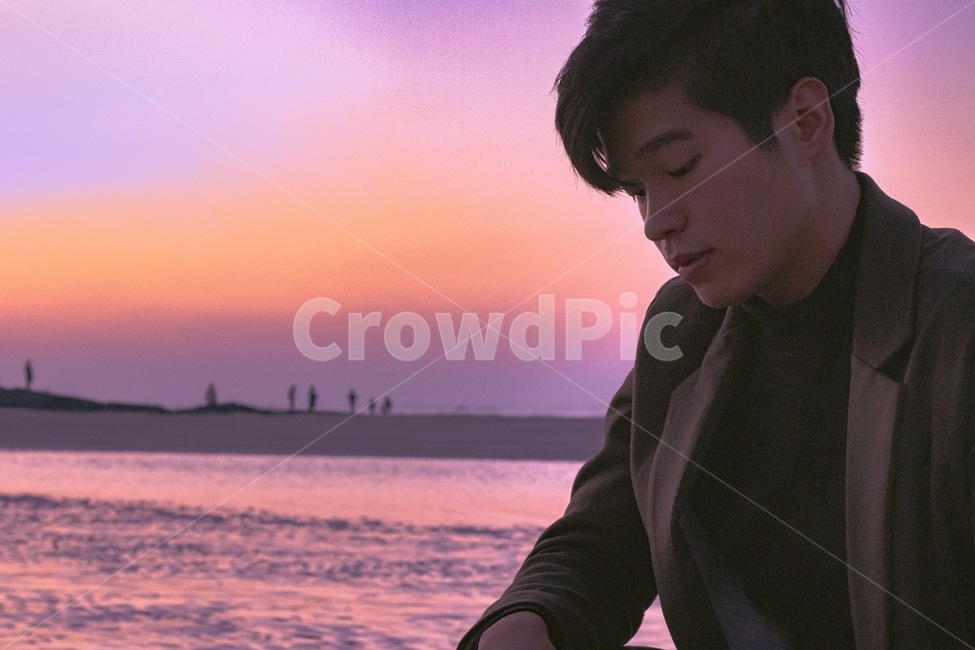 노을,바다,남자,한국인,하늘,제주도,분홍하늘,해변,사람,인물,인간,human,person,남성,남자,man,male,감성,sensible,feeling,고독함,외로움,쓸쓸함,우울함,슬픔,lonely,solitary