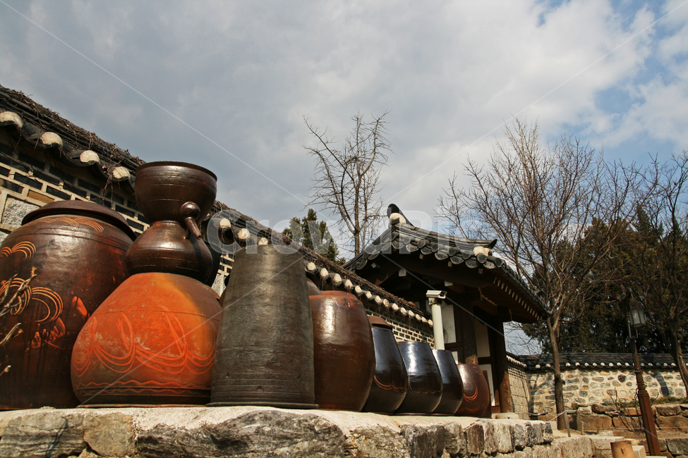 남산한옥마을,한옥,항아리,hanokvillage,namsanhanokvillage,한국전통,한국문화,korean traditional,korean culture