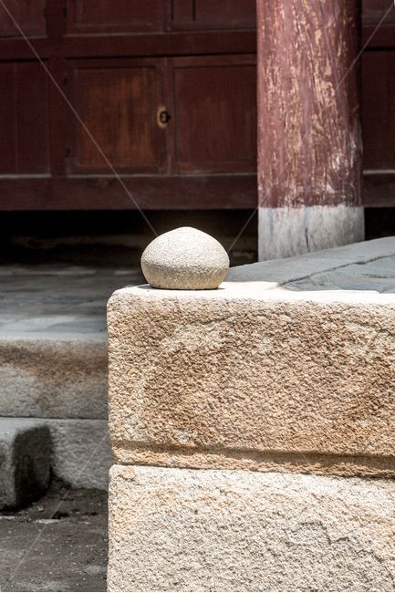 stonework,Cultural Heritage,Pillar,shadow,Jeonju Hanok Mamul,piece,headstone,Hyanggyo