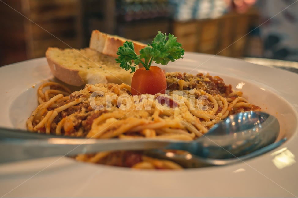 스파게티,파스타,토마토,토마토스파게티,마늘빵,레스토랑,식당,서양식,양식,기본스파게티,토마토파스타,흰접시,방울토마토,음식,식재료,요리,food,cook,meal,dishes,food reserves,면류,면요리,noodles,양식,서양음식,서양요리,western food,western dishes,western meal,western cook