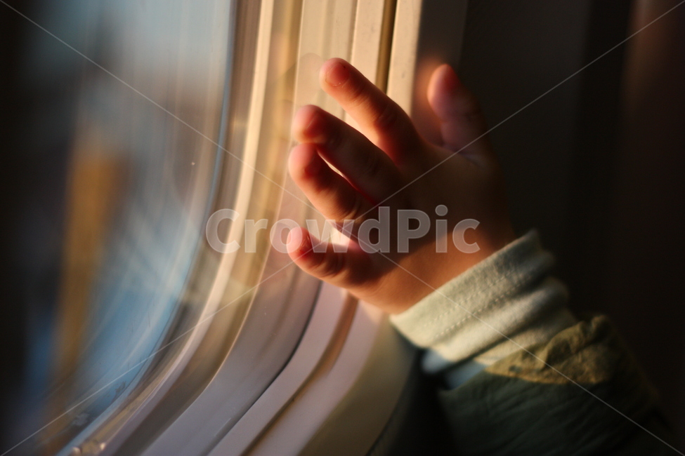 비행기,설레임,손,아기손,hand,airplan,window,창문,여행,아기,느낌,feeling,travel,first,해외여행,국내여행,출발,시작,사람,그림자,창,빛,인간,유리창,비행기창문,설램,기대,baby,새로운시작,신년