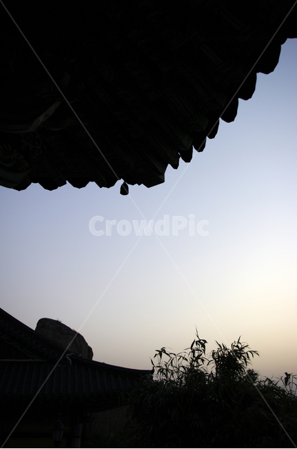 처마,하늘,노을,그림자,사찰,한국전통,한국문화,korean traditional,korean culture,실루엣,그림자,silhouette,shadow,건축물,건물외관,exterior,building,structure,architecture,construction