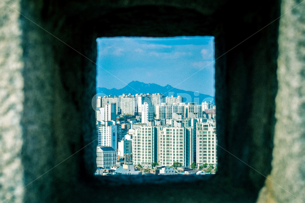 집중,서울,도시,건물,이중프레임,미세먼지,도시,풍경,city,landscape,한국도시풍경,한국도시경관,korea cityscape,window,창문