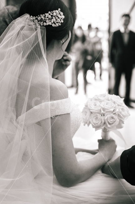 결혼,웨딩,결혼식,부케,웨딩드레스,드레스,흑백,신부,모노톤꽃,사람,인물,인간,human,person,여성,여자,woman,female,lady,결혼,혼례,웨딩,wedding,marriage,marry,연출,컨셉,콘셉,direction,concept,흑백,모노톤,monochrome,black and white