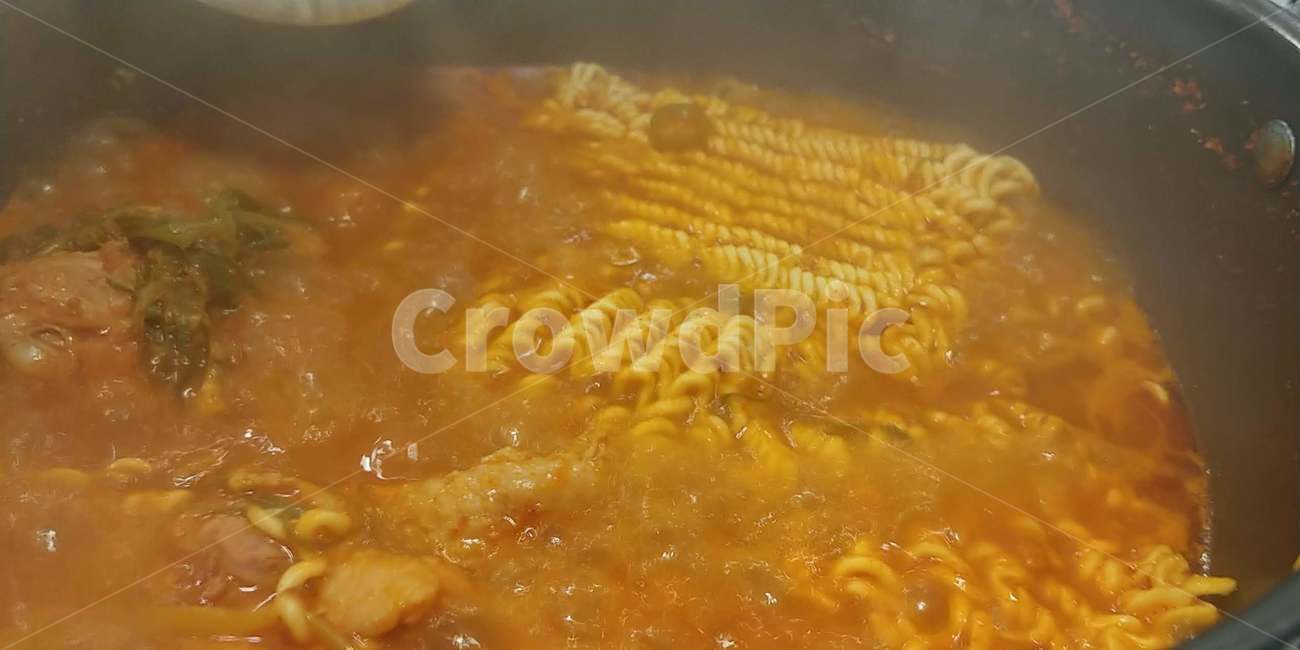 라면,음식,국물,탄수화물,매운음식,음식,식재료,요리,food,cook,meal,dishes,food reserves,면류,면요리,noodles,한식,한국음식,한국요리,korean food,korean dishes,korean meal,korean cook