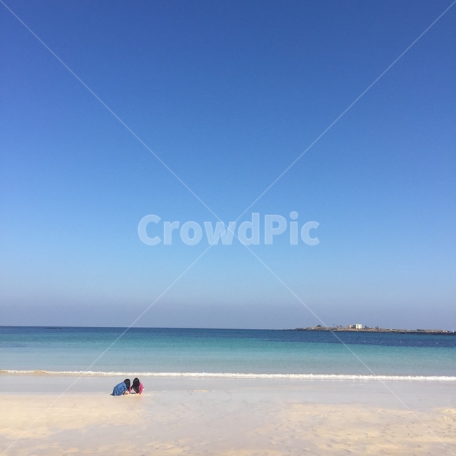 제주도,바다,제주바다,하늘,파랑,아이들,모래사장,자연,풍경,nature,landscape,해변,바다,beach,sea,outdoors,옥외,ocean,대양,water,물,shoreline,해안선