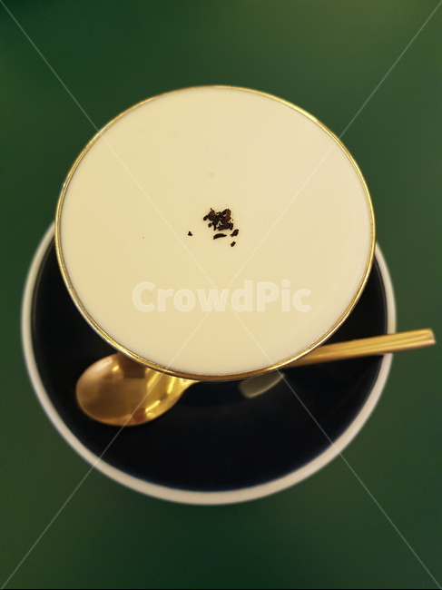 커피,크림,초록,티스푼,아인슈페너,깔끔,음료수,drink,beverage