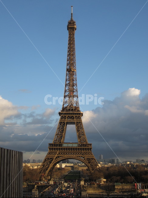 tower,탑,architecture,건축물,spire,첨탑,steeple,뾰족한탑,에펠탑,파리,프랑스,하늘,구름