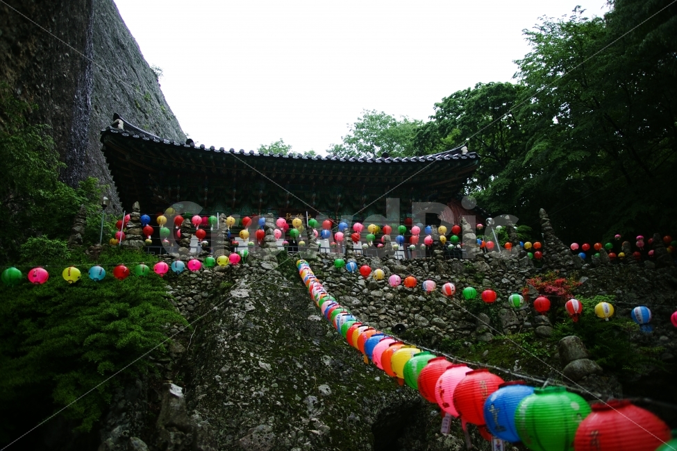 한국전통,마이산,초파일,비,5월,연등,돌탑,한국전통,한국문화,korean traditional,korean culture,종교,신앙,religion,belief,faith