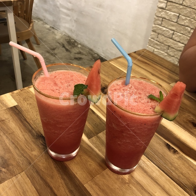땡모반,수박주스,음료,수박,빨강