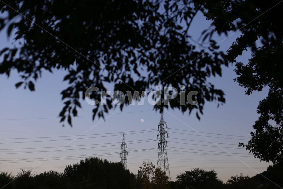 달,산책,오후5시,기다림,낮과밤사이,야경,밤,풍경,nightscape,night,landscape,power lines,전력선,cable,케이블,electric transmission tower,송전탑