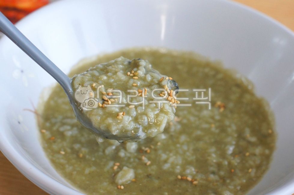 Abalone porridge,porridge,seafood porridge,abalone intestine porridge,green porridge,abalone rice porridge,green foods,jeonbogjug,kfood,Korean food,traditional food,Korean cuisine,Korean porridge,abalone porridge,breakfast,breakfast,food,