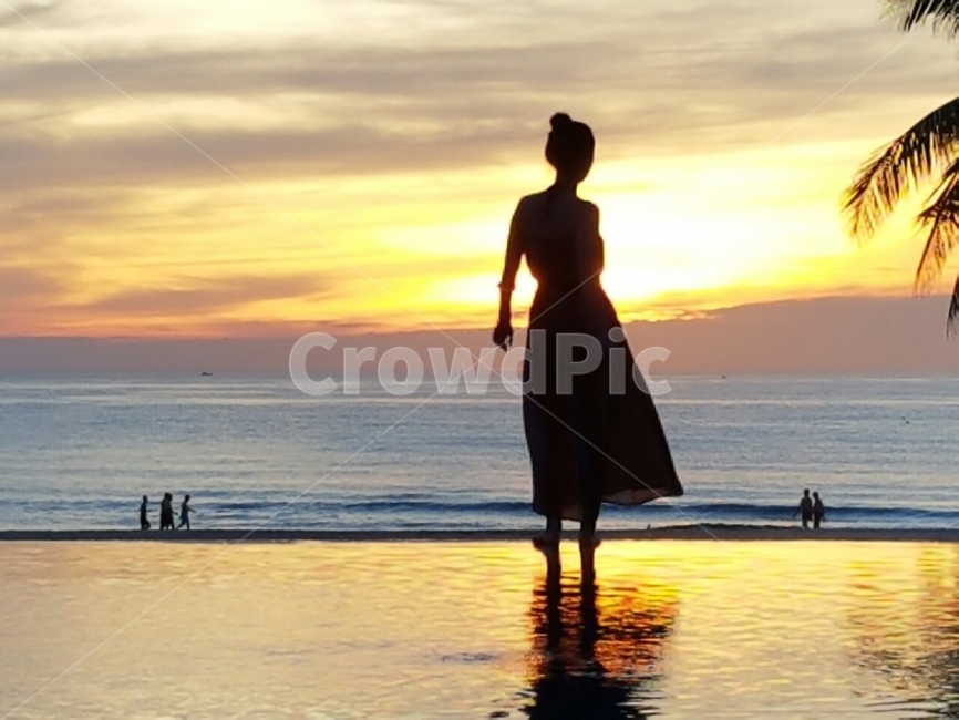 소녀,실루엣,해돋이,Girl,Sunraise,그림자,해변,바다,beach,sea,사람,인물,인간,human,person,여성,여자,woman,female,lady,인물실루엣,사람실루엣,character silhouette,human silhouette,여행,휴가,traveling,vacation,trip,water,물,shoreline,해안선,nature,자연,outdoors,옥외,ocean,대양