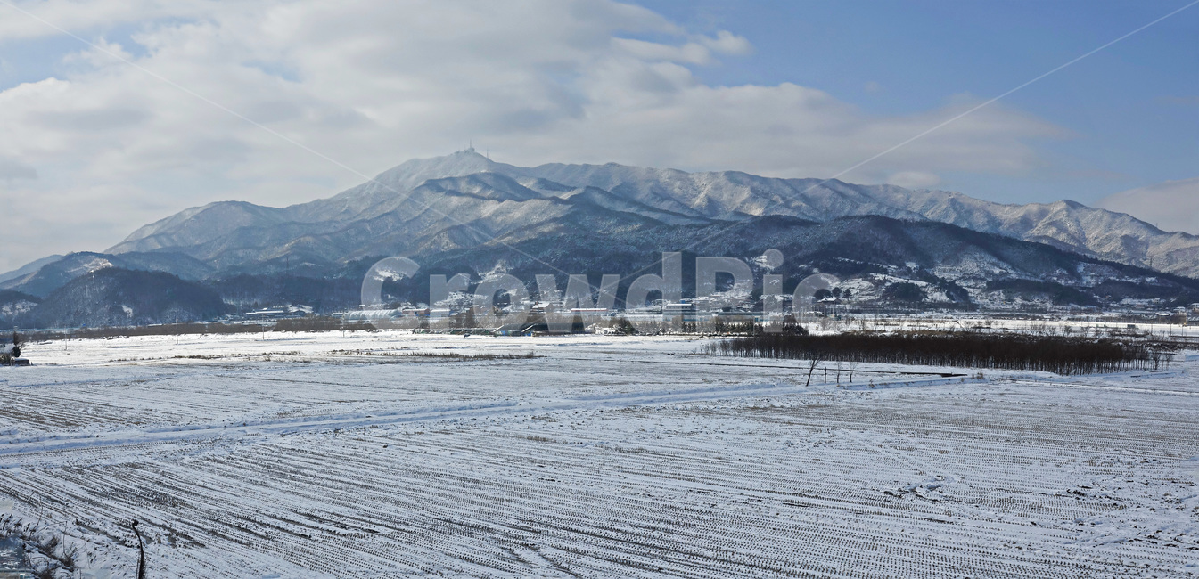 겨울,자연,풍경,설경,모악산,눈,산,snow,winter,전북의산,전주시,완주군,숲,경치,힐링,길,산보,등산,숲길,마실길,둘레길,트레킹,아웃도어,forestroads,roads,foreststrekking,mountainclimbing,outdoor,hikers,people,naturelandscape,한국자연풍경,한국자연경관,koreanature,landscape,mountain,outdoors,옥외,mountainrange,산맥,겨울,계절,winter,season,자연,풍경,nature,landscape