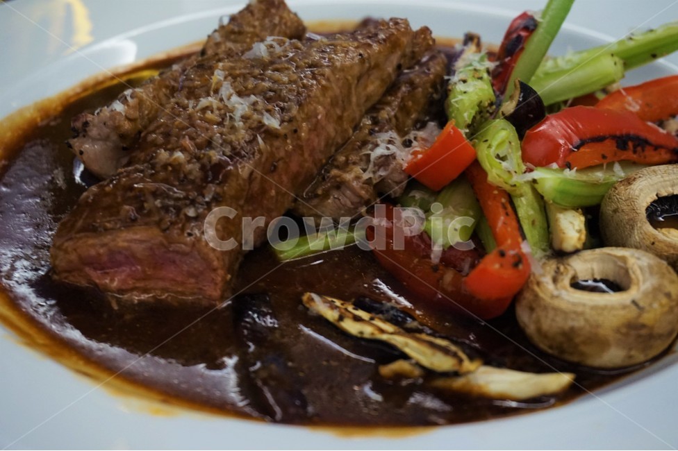 스테이크,칼질,칼,플레이팅,야채,레스토랑,분위기,플레이트,food,cook,meal,dishes,육류,양식,meat,서양음식,서양요리,westernfood,westerndishes,양송이,해외,음식,요리,재료,식재료,파프리카,아스파라거스,버섯,파,해외음식,고기,굽다,육즙,식사,단백질,외식,양념,윤기,챱스테이크,음식,식재료,요리,food,cook,meal,dishes,food reserves,육류,고기,meat,양식,서양음식,서양요리,western food,western dishes,western meal,western cook