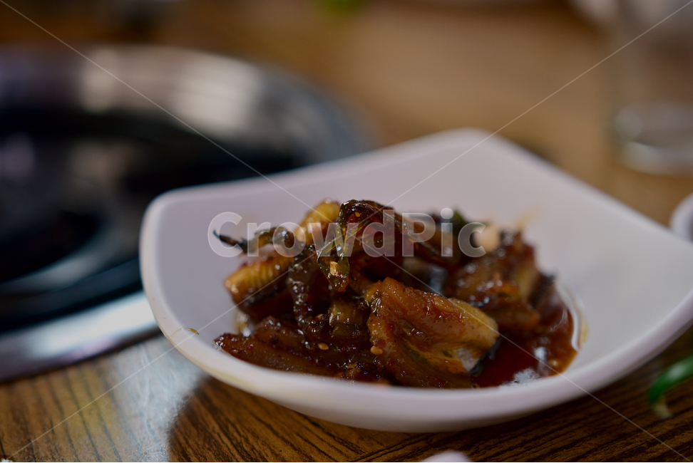 장어,보양식,꼬리,요리,삼천포,접시,흰색,식당,회식,깔끔함,무침,음식,식재료,요리,food,cook,meal,dishes,food reserves,한식,한국음식,한국요리,korean food,korean dishes,korean meal,korean cook