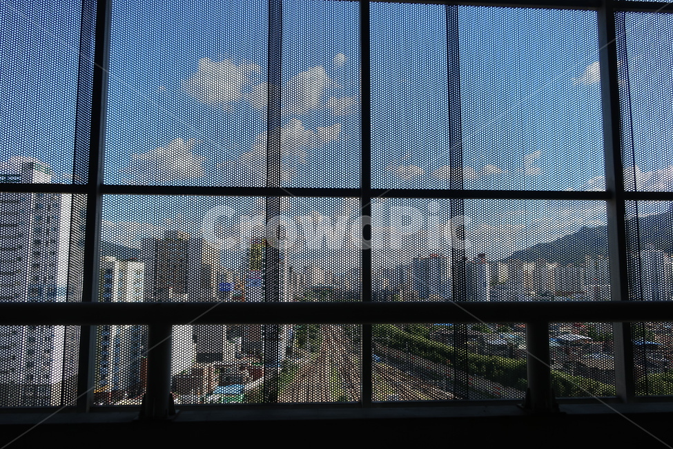 가을,하늘,뭉게구름,구름,풍경,경치,도시,건물,창문,창틀,도시,풍경,city,landscape,window,architecture,건축물,building