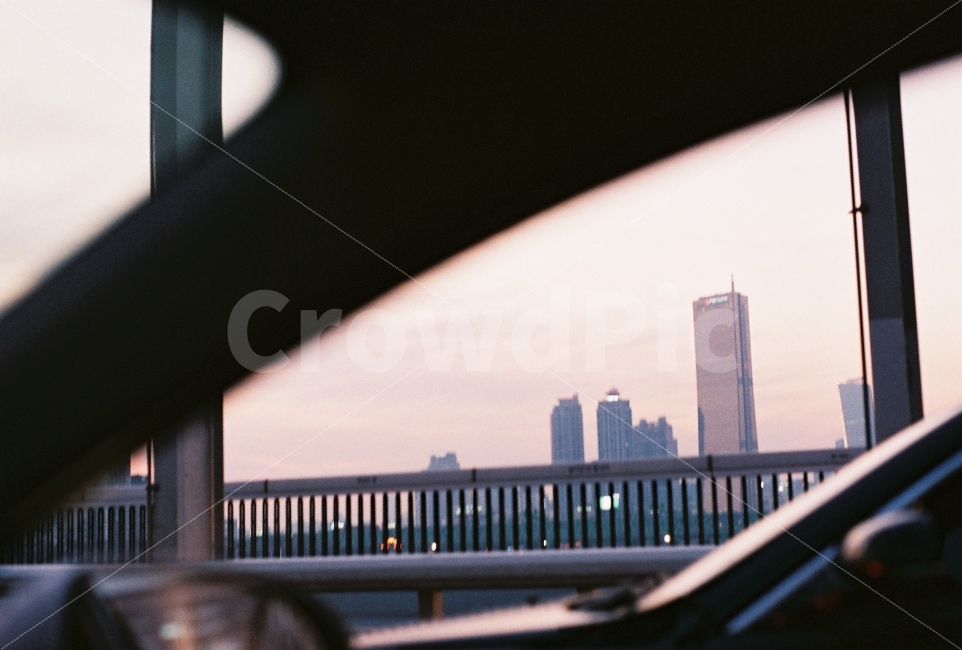 필름카메라,필름,일상,한강,한강대교,노을,드라이브,도시,풍경,city,landscape,교통,교통수단,traffic,transportation,랜드마크,landmark,tourist attraction,감성,sensible,feeling,banister,난간,handrail,railing