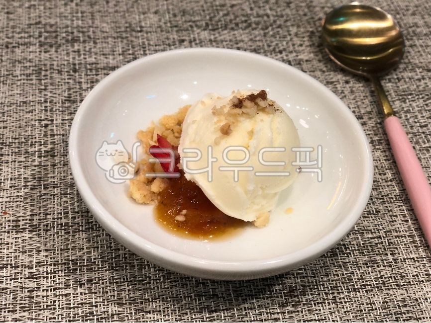 아이스크림,icecream,살구,마카다미아,밀크아이스크림,우유아이스크림,우유,디저트,dessert,cream