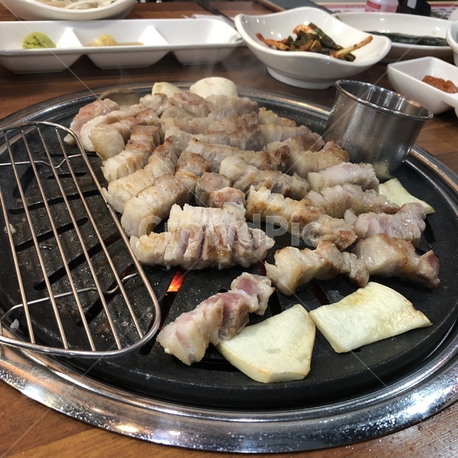 삼겹살,버섯,고기,불판,돼지고기