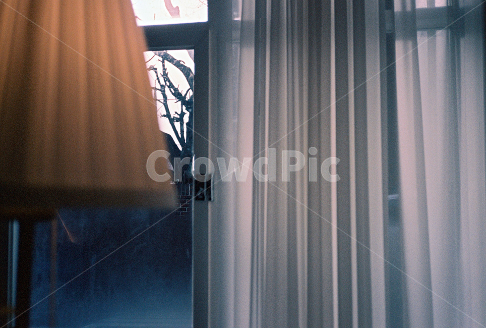 카페,문,창문,겨울,쓸쓸함,전등,door,window,커튼,필름,감성,film,인테리어,실내디자인,interior design