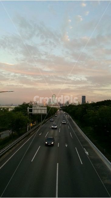 저녁노을,석양,다리위,야경,도심하늘,도심풍경,도시,풍경,city,landscape,한국도시풍경,한국도시경관,korea cityscape,교통,교통수단,traffic,transportation,road,도로,automobile,자동차,car,차,vehicle,차량,freeway,고속 도로,highway,고속도로