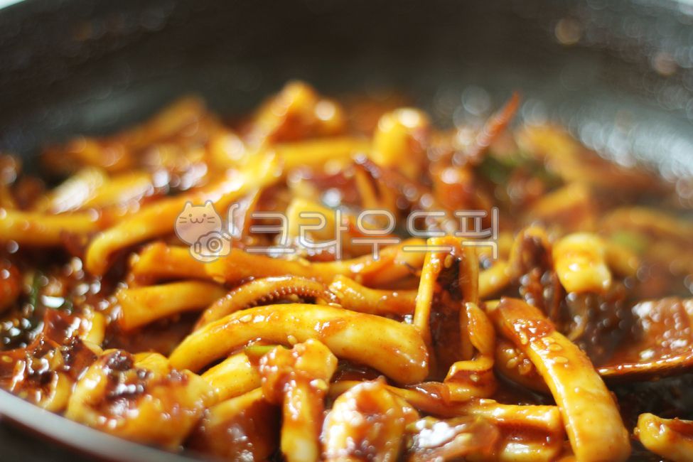 오징어,오징어볶음,볶음요리,해물,해물요리,해산물요리,해산물볶음,매운요리,볶음,반찬,볶음밥찬,음식,요리,food,cook,meal,식사,매콤한음식,집밥,한식,한국음식,반찬사진,오징어요리,매운반찬,철판요리,야식,저녁반찬