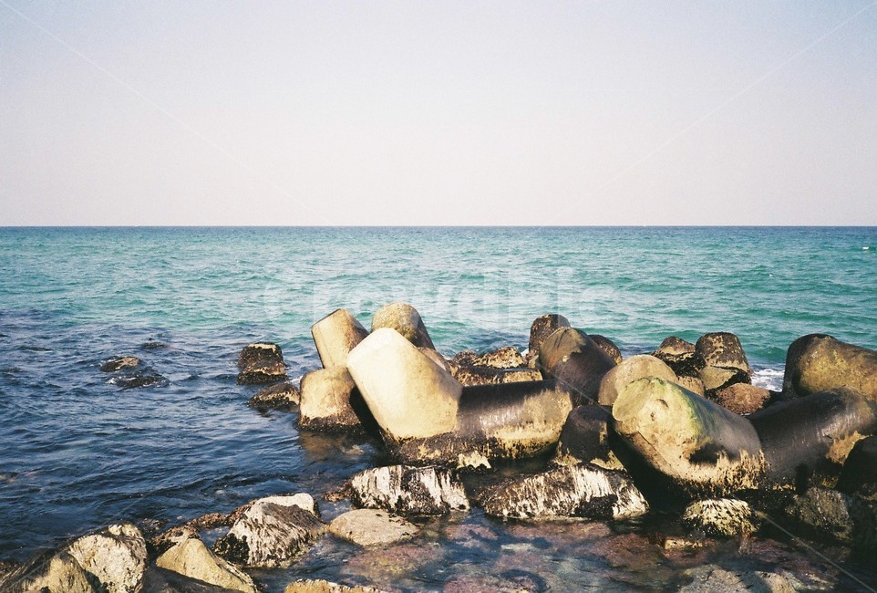 방파제,sea,바다,nature,자연,ocean,대양,water,물,outdoors,곶,promontory,필름사진,필름감성,필름카메라,필름