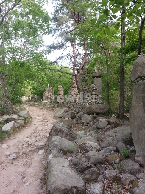 돌탑,민속,한국전통,마을,신앙,등산로,돌탑길,stonetower,pagoda,korean,tradition,traditional,기원,소망,종교,정성,religion,수호신,belief,정교한,제천,돌