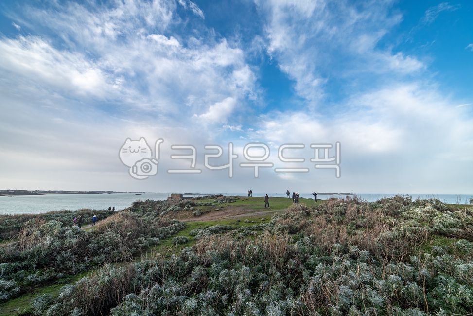 프랑스,생말로,유럽,랜드마크,landmark,해외,oversea,바다,sea,대서양,atlantic,promontory,곶,outdoors,옥외,nature,자연,water,물,ocean,대양,slope,경사