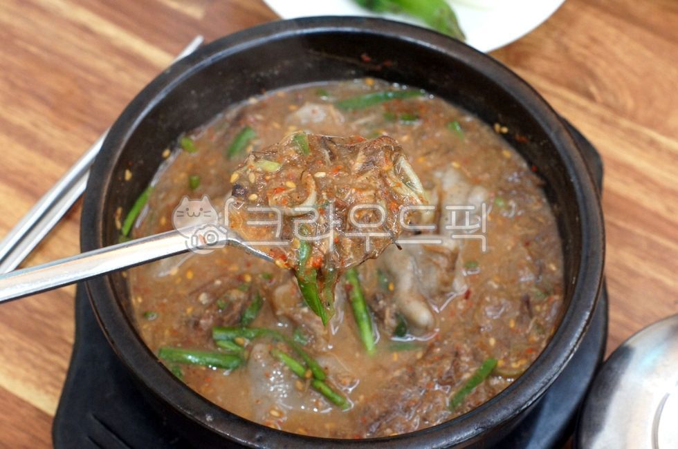 soup,brackensoup,Jeju local food,brackenmeatstew,Bracken Haejangguk,reserves,bowl,pottery,porkstew,Meat soup and rice,meatsoup,bracken meat stew,earthen pot,earthenpot,hangoversoup,Gukbap,ttukbaegi