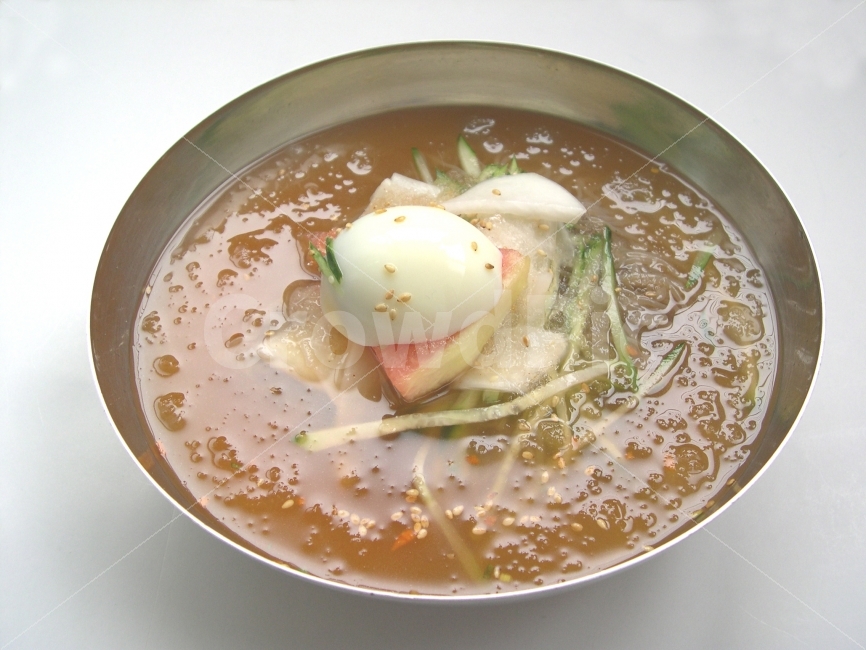 물냉면,냉면,음식,한식,계란,면,면음식,여름음식,얼음,여름,계절,summer,season,음식,식재료,요리,food,cook,meal,dishes,food reserves,면류,면요리,noodles,한식,한국음식,한국요리,korean food,korean dishes,korean meal,korean cook,누끼,remove background,bowl,사발,식사,dish,egg,soup bowl,수프 그릇