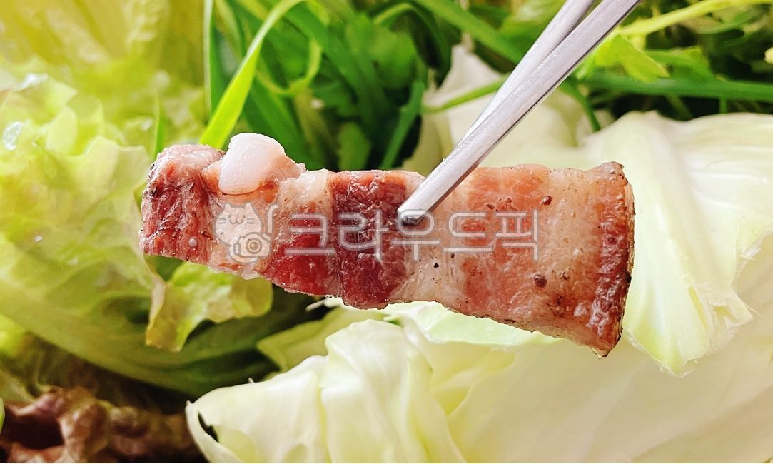 Ssam vegetables,chopsticks,pork,vegetable,Charcoal grilled pork belly,charcoal grilled meat,pig,rice thief,Charcoalgrilled pork,pork belly,ingredients,cooking,cook,Ogyeopsal,food,meal,dish,meat,mukbang