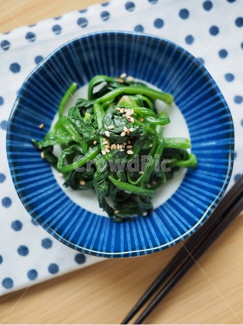 Herbs,spinach,Vegetarian cuisine,chopsticks,bowl,vegetable,food,side dish,Spinach salad,korea,wellbeing,Korean food,Asian food,sesame,cooking